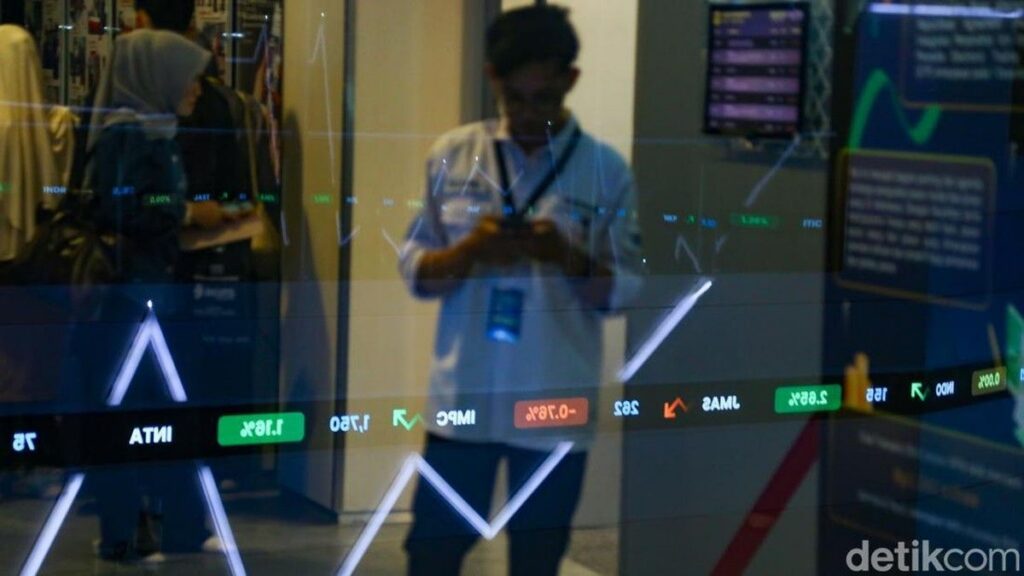 IHSG Ditutup Melemah ke Level 6185 Akibat Pengunduran Diri Perry Warjiyo