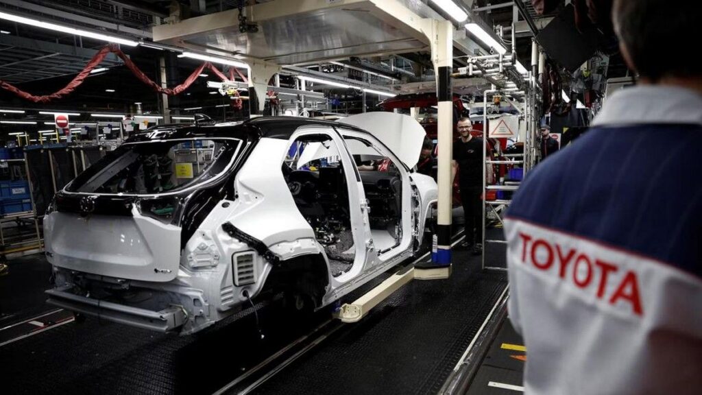 Toyota Pertahankan Peran Manusia dalam Produksi Berbasis Robot dan AI
