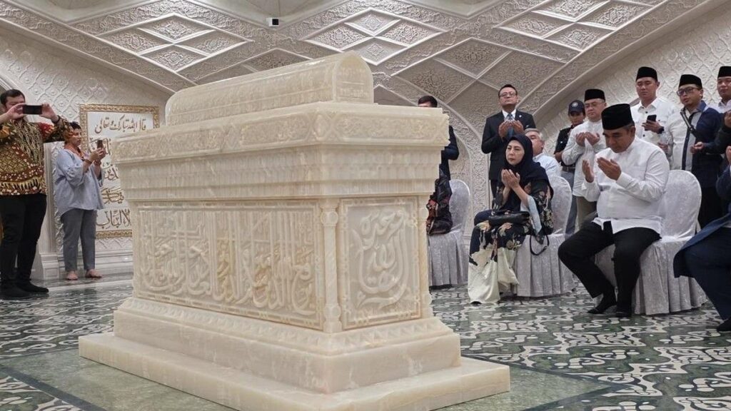 Ahmad Muzani Ziarah ke Makam Imam Bukhari di Uzbekistan