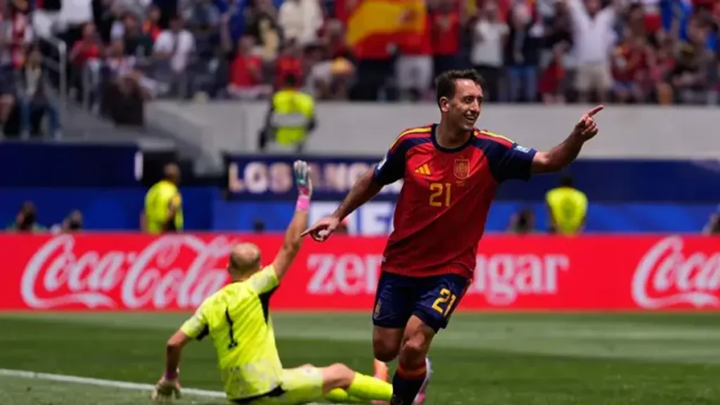 Mikel Oyarzabal Tepis Rumor Kepindahan ke Barcelona