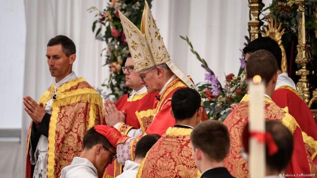 Vatikan Jatuhkan Hukuman Ekskomunikasi terhadap Serikat Santo Pius X