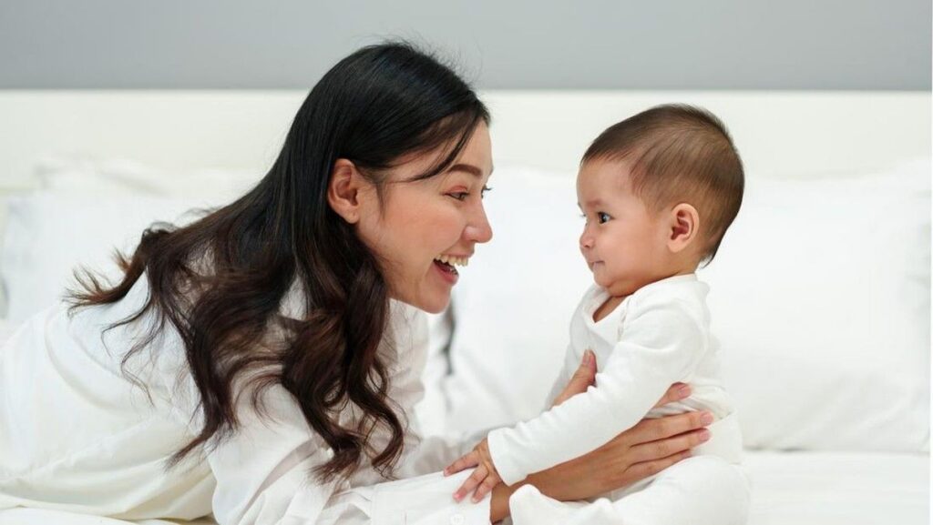 Mengenal Pola Asuh Beta Mom yang Santai dan Mengutamakan Koneksi Anak