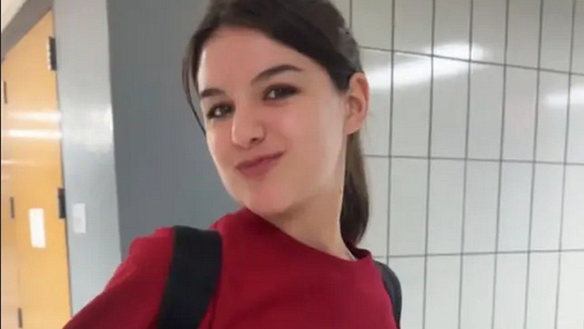 Suri Cruise Resmi Hapus Nama Belakang Tom Cruise