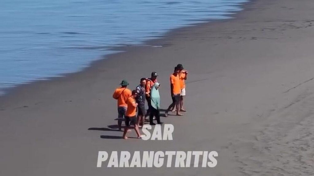 Wanita Misterius Terjun ke Laut Parangtritis Berhasil Diselamatkan SAR