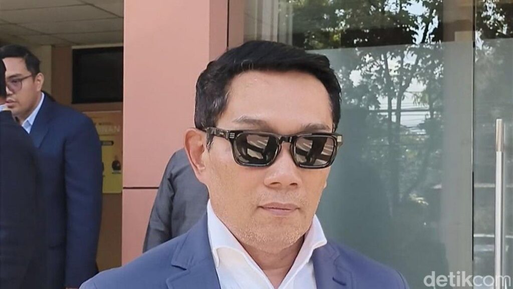 Pengadilan Agama Bandung Sahkan Pengangkatan Anak Ridwan Kamil