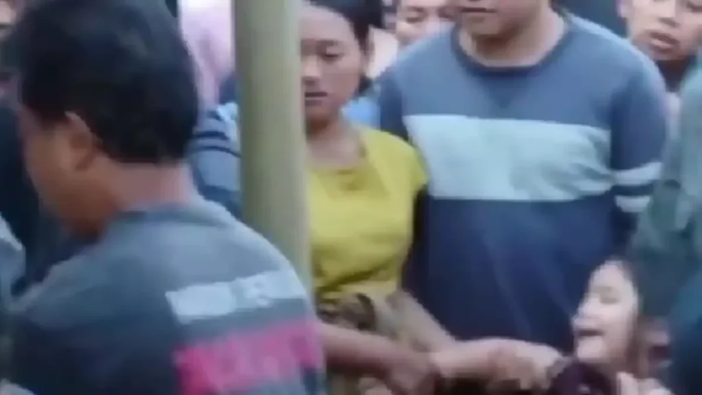 Anak Pria Tewas Dikeroyok di Bali Menangis Saat Pemakaman