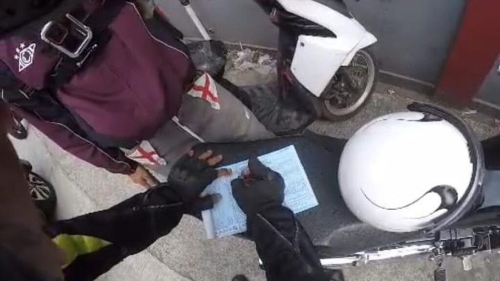 Polisi Tilang Vloger Motor RX King yang Pakai Pelat Palsu Mobil di Puncak