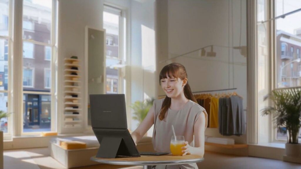 4 Rekomendasi Laptop Layar Ganda Futuristik untuk Produktivitas