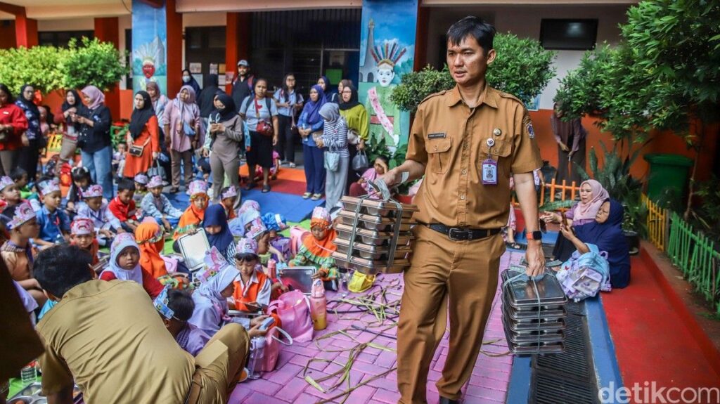 Wakil Ketua DPR Dukung Pemisahan Anggaran MBG dari Pendidikan Mulai 2028