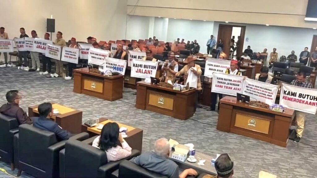 Masyarakat Krayan Tuntut Perbaikan Jalan dan Ancam Keluar dari NKRI