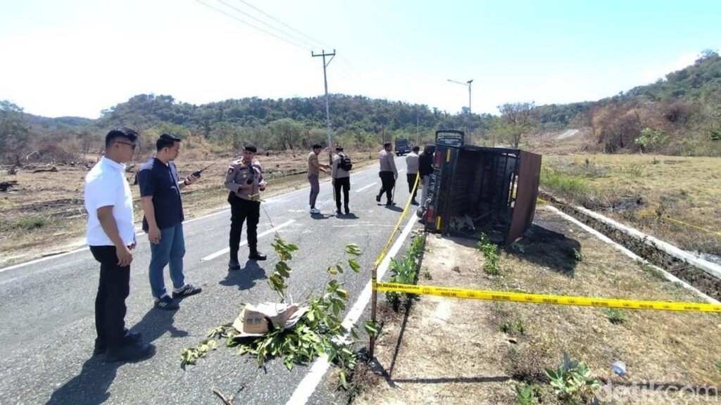 Bentrokan Sengketa Lahan di Manggarai Barat Hanguskan Kendaraan Warga