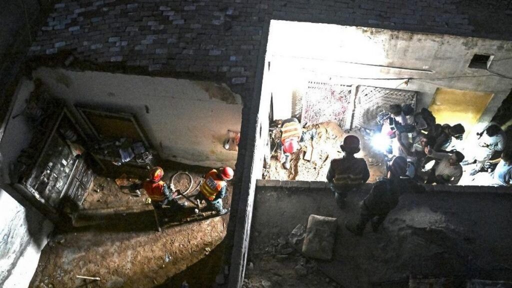 Atap Bimbel di Pakistan Ambruk Tewaskan 14 Anak