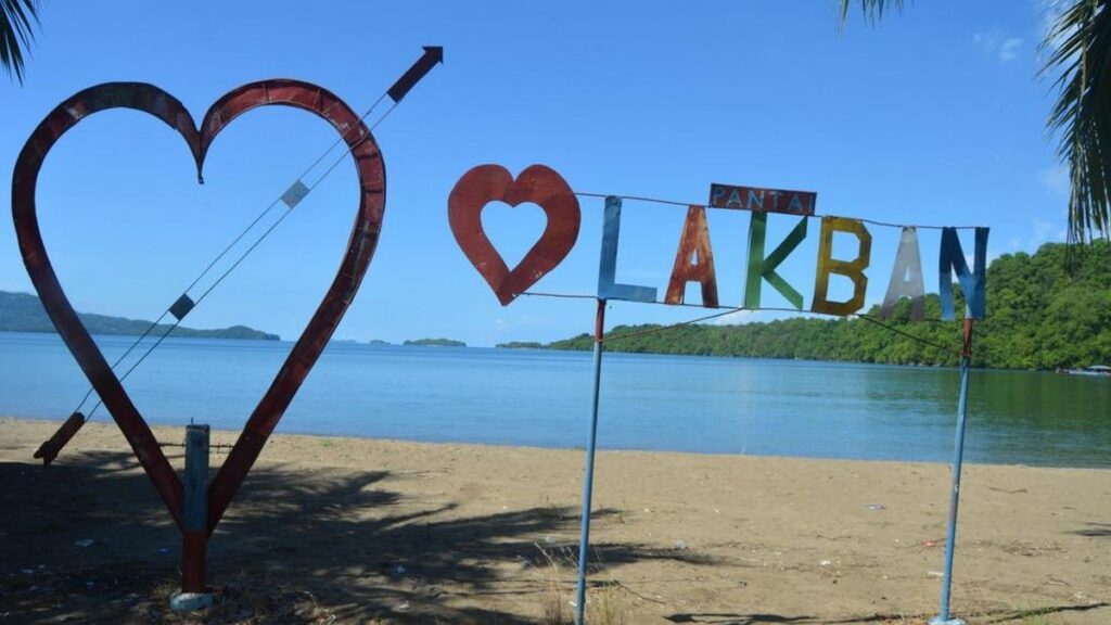 Pantai Lakban Minahasa Tenggara Tawarkan Wisata Alam dan Sejarah