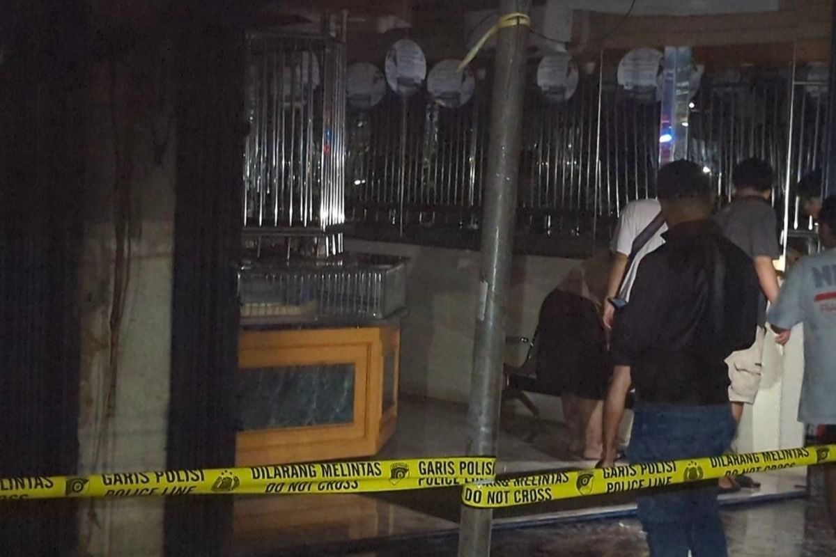 Kebakaran Toko Kue di Pasar Ciputat Merembet Nyaris Hanguskan Toko Emas