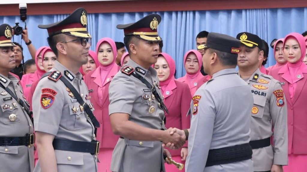 Kapolda Riau Pimpin Sertijab Sejumlah Kapolres dan Kabid Humas