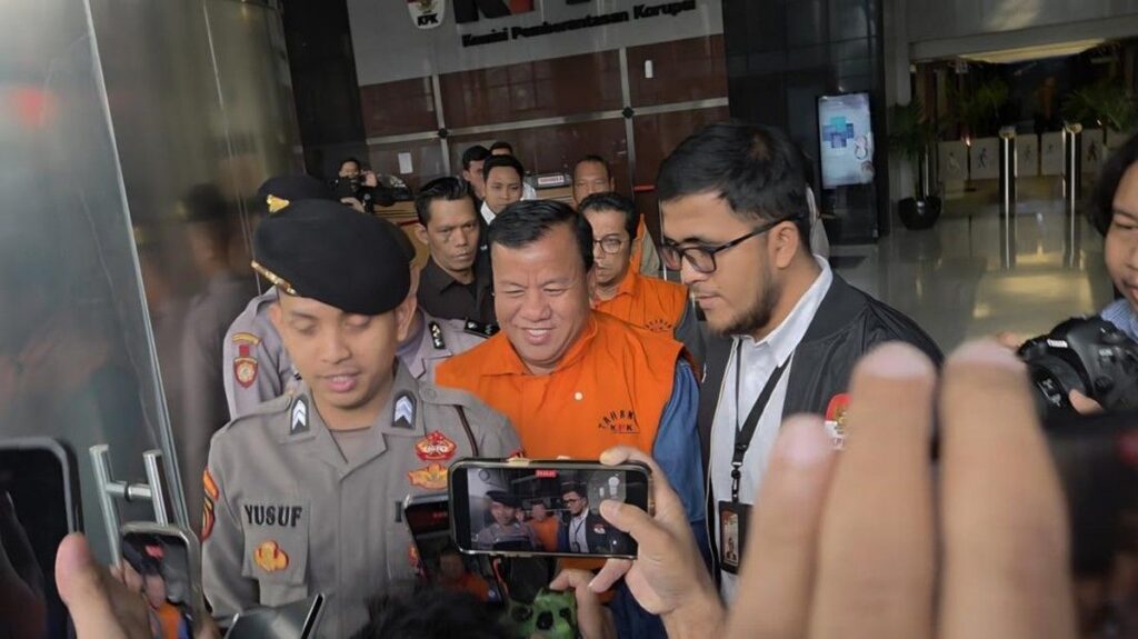 KPK Menetapkan Bupati Kuantan Singingi Suhardiman Amby Sebagai Tersangka