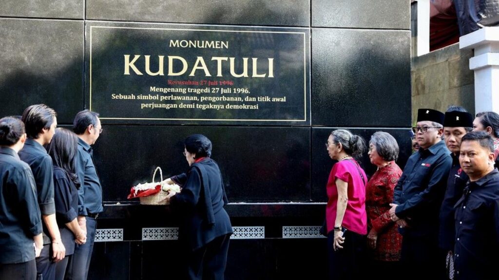 Megawati Meresmikan Monumen Patung Kudatuli di Menteng