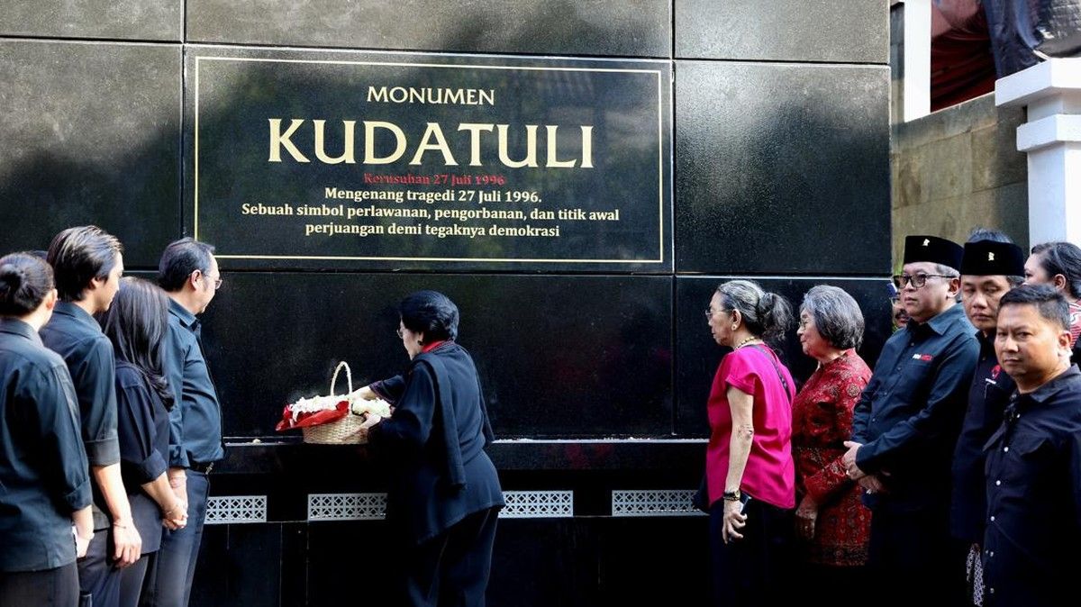 Megawati Meresmikan Monumen Patung Kudatuli di Menteng