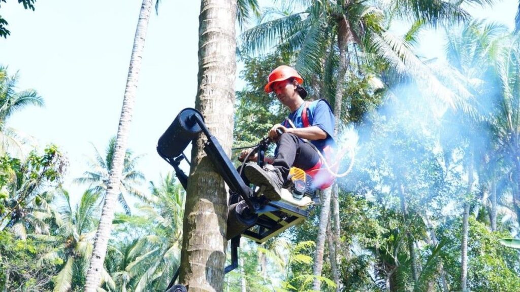 Dosen ITS Ciptakan Mocits untuk Bantu Petani Panen Kelapa