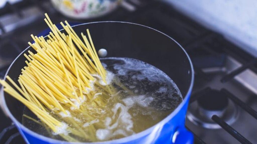Chef Endang Sunardi Bagikan Rahasia Masak Pasta Agar Tidak Lengket
