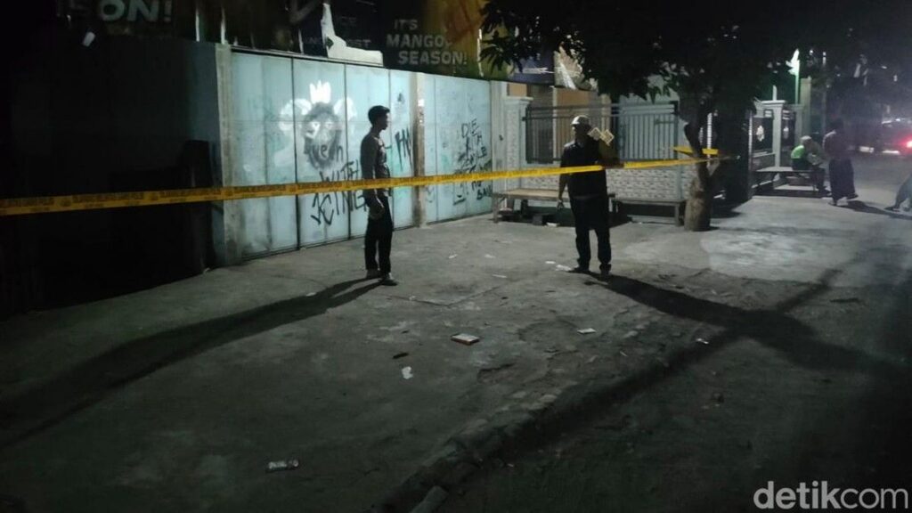 Tiga Pria di Sampang Terlibat Duel Senjata Tajam