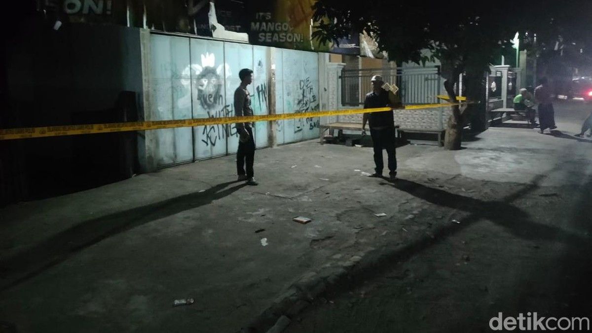 Tiga Pria di Sampang Terlibat Duel Senjata Tajam