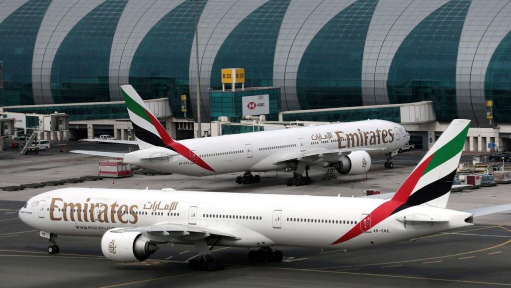 Pesawat Emirates A380 Terjebak 17 Jam di Hangzhou Akibat Cuaca Buruk