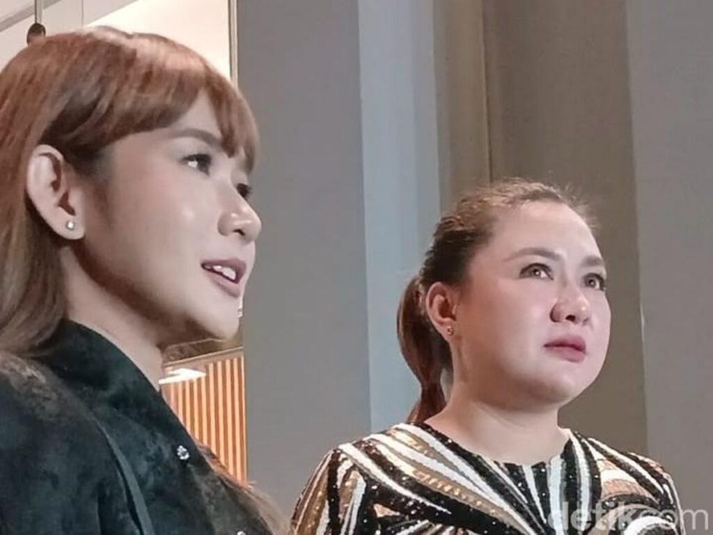 Vicky Shu Hadiri Resepsi Pernikahan Nathalie Holscher di Jakarta Selatan