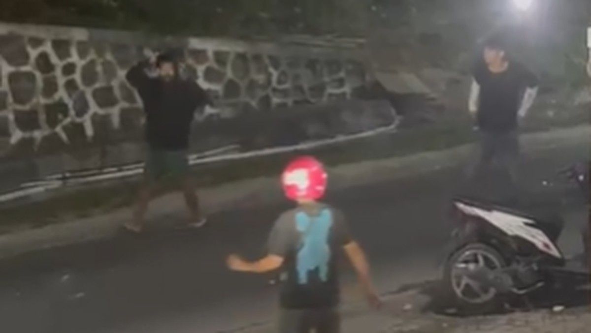Polisi Diserang Massa Saat Evakuasi Korban Penyekapan di Kendari