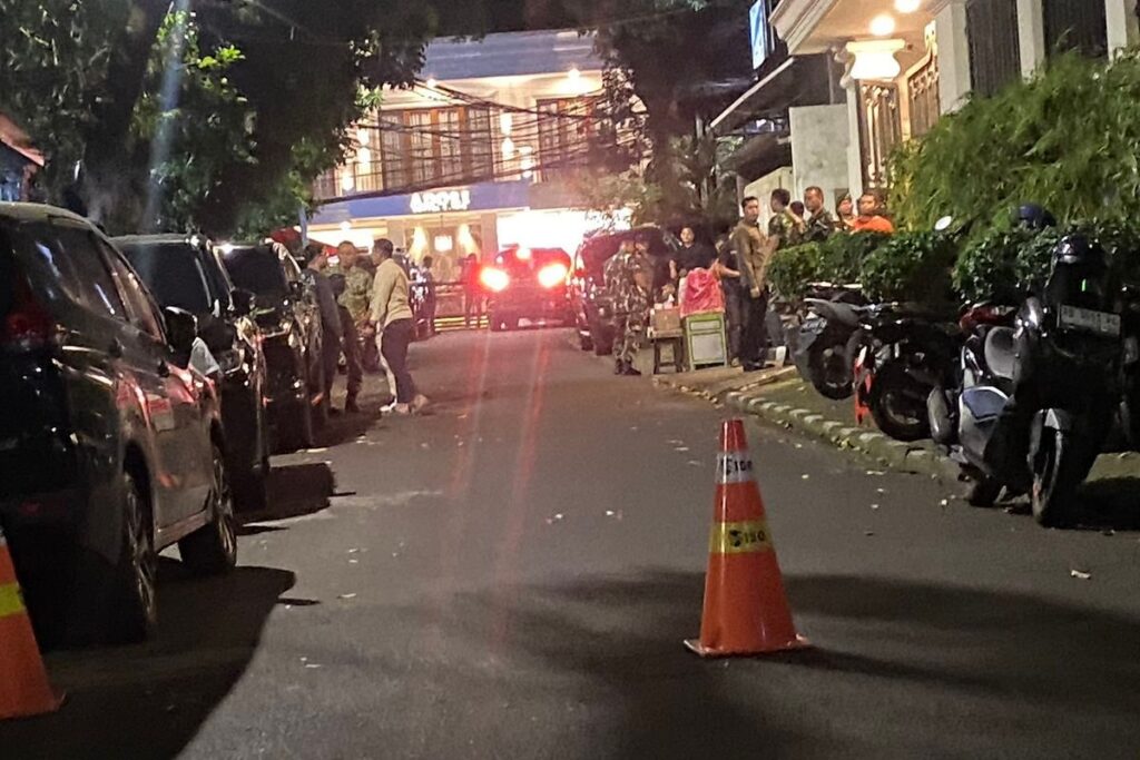 Polri Geledah 12 Lokasi Korupsi Saat TNI Jaga Rumah Jampidsus