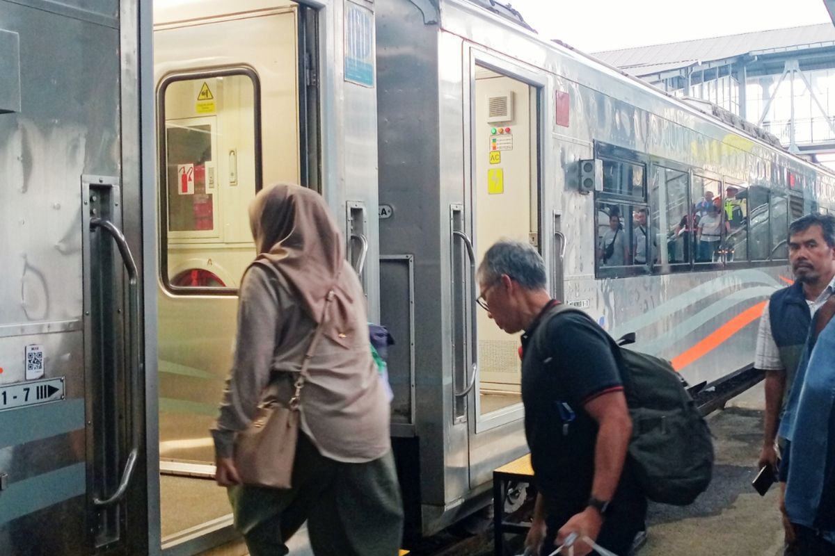 KA Gajayana Tabrak Mobil di Perlintasan Bulak Kapal Bekasi Timur