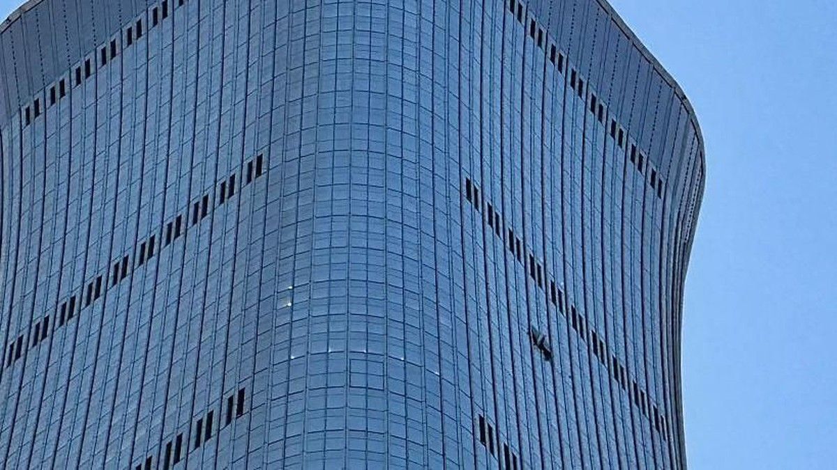 Pesawat Tabrak Menara CITIC Beijing Memicu Sensor Ketat Pemerintah