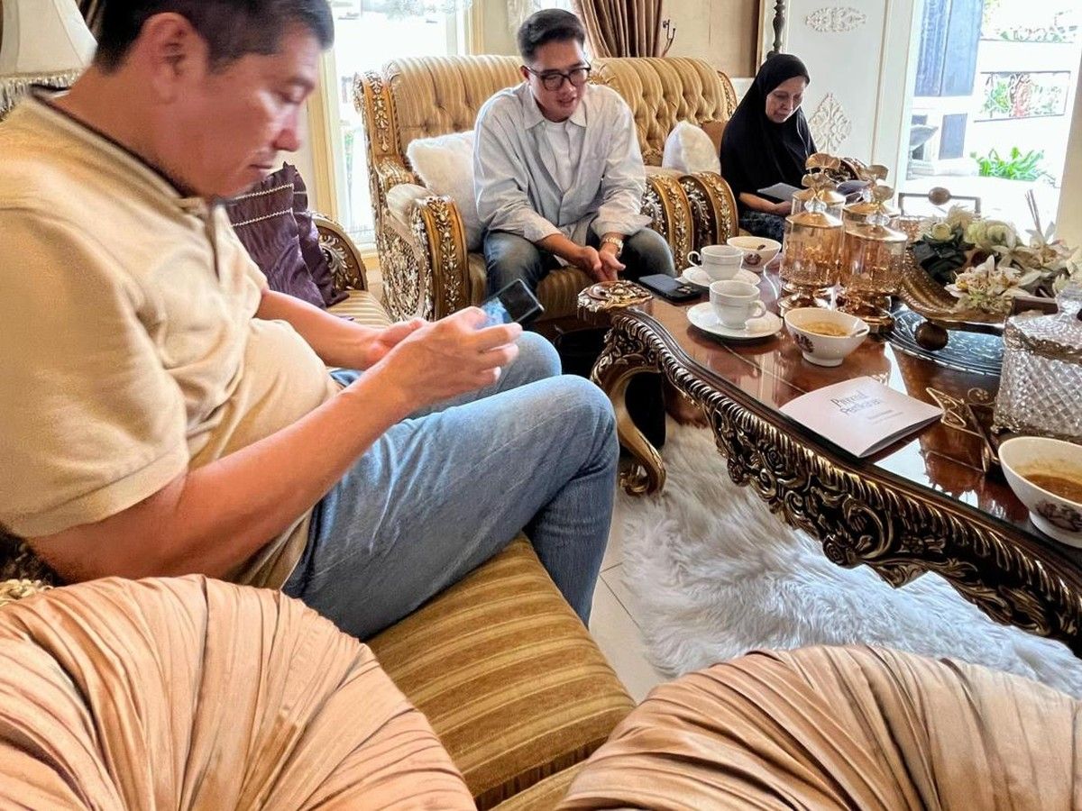 Aksi Pria Melamar Kekasih dengan Proposal Pernikahan Cetak Viral