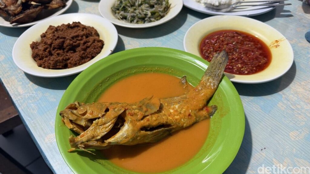 Ulasan RM Pagi Sore Benhil: Kuliner Unik Cita Rasa Sumatera
