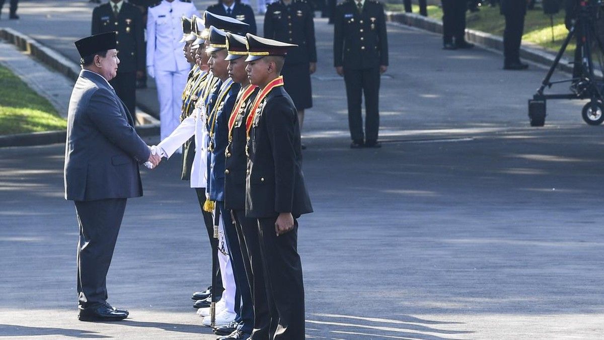 Prabowo Dijadwalkan Lantik 1.500 Perwira Remaja TNI Polri di Istana