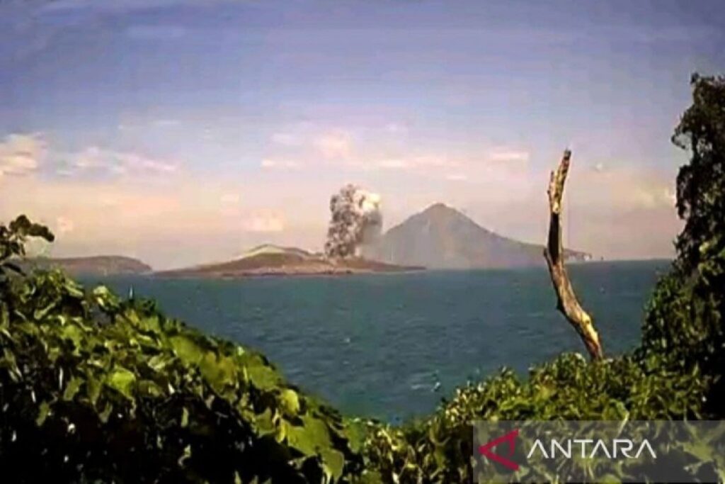 Badan Geologi Luruskan Hoaks Letusan Gunung Anak Krakatau