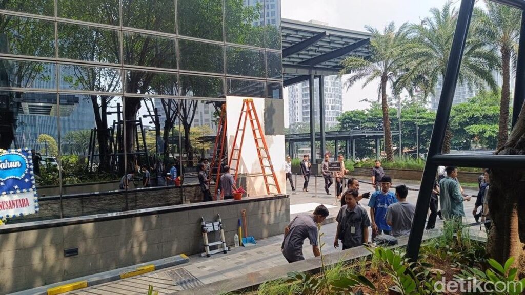 Mobil Tabrak Gedung di SCBD Jakarta Selatan
