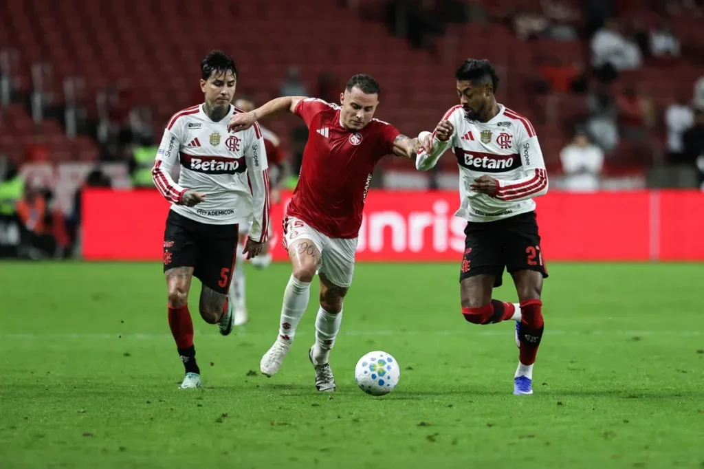 Internacional Ditahan Imbang Flamengo 1 1 di Beira Rio