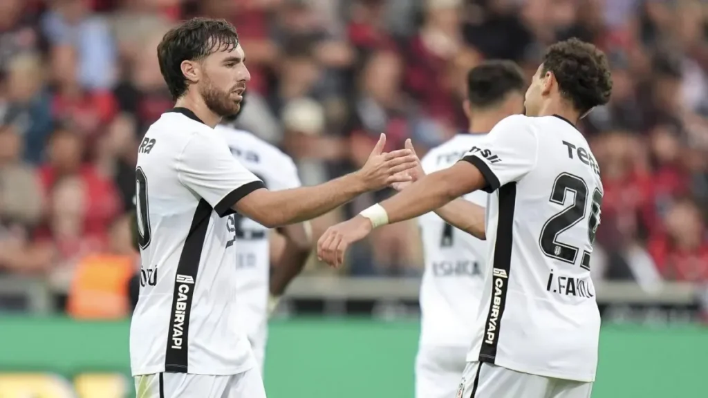 Besiktas Menang Dua Gol dan Lolos ke Kualifikasi Ketiga Europa League