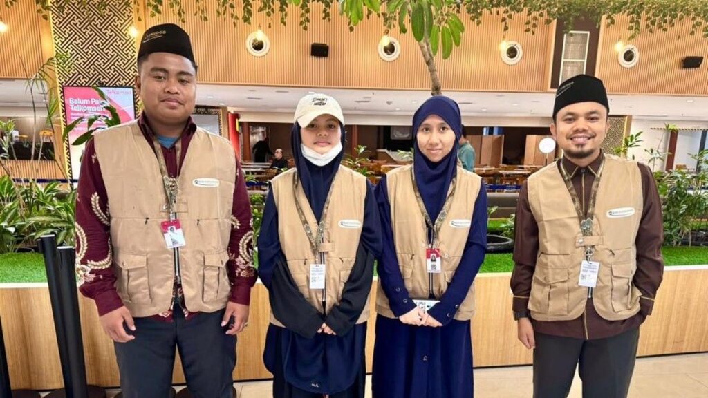Andre Rosiade Berangkatkan Tiga Hafiz SMAN 1 Padang Umrah