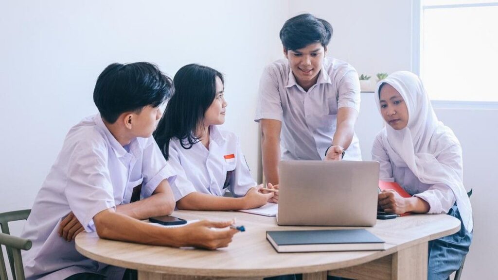 Kemendikdasmen Luncurkan SPMB PJJ untuk Atasi 2,4 Juta Anak Tidak Sekolah