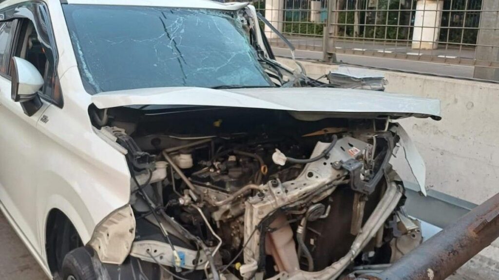 Minibus Tabrak Truk Kontainer di Tol Wiyoto Wiyono Akibat Microsleep
