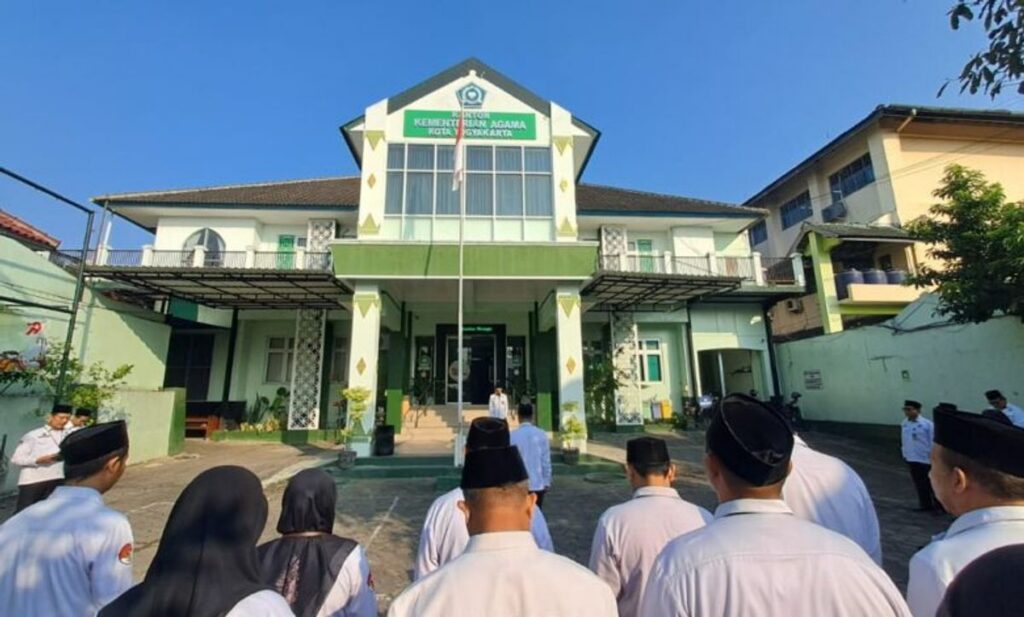 Pemerintah Beri Fleksibilitas Kerja ASN Antar Anak Sekolah