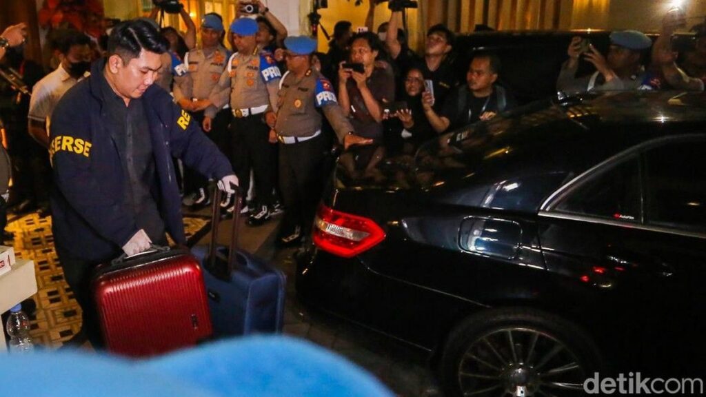 Polisi Geledah 12 Lokasi Terkait Tiga Kasus Korupsi Besar