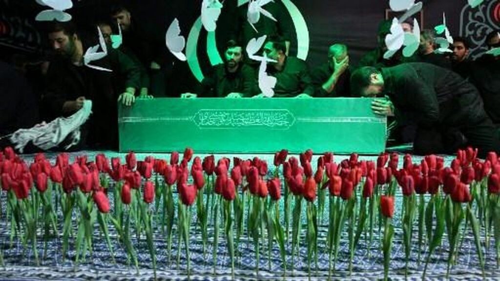 Peti Jenazah Ayatollah Ali Khamenei Ditampilkan Pertama Kali di Teheran