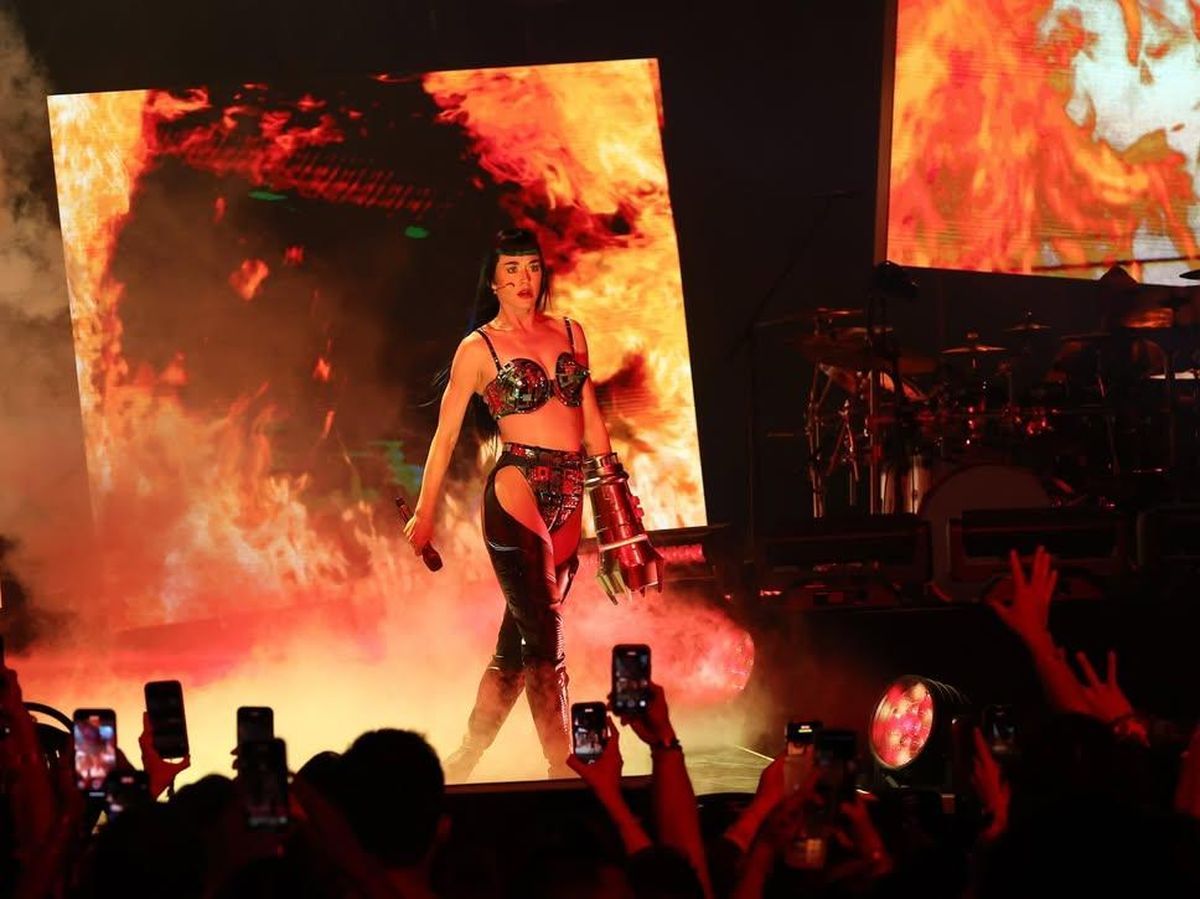 Katy Perry Kecam Penggunaan Lagu Firework Dalam Video Militer AS