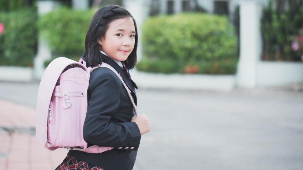 Mendidik Kemandirian Anak Sejak Dini Melalui Pola Asuh di Lima Negara