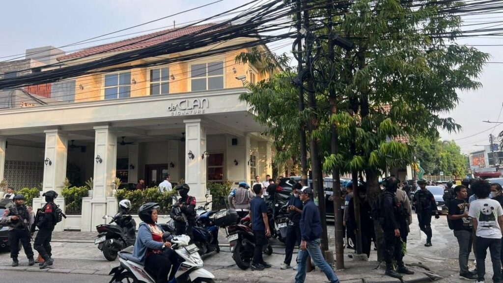 Polisi Temukan Brankas Besar Saat Geledah Kafe de’Clan di Cipete