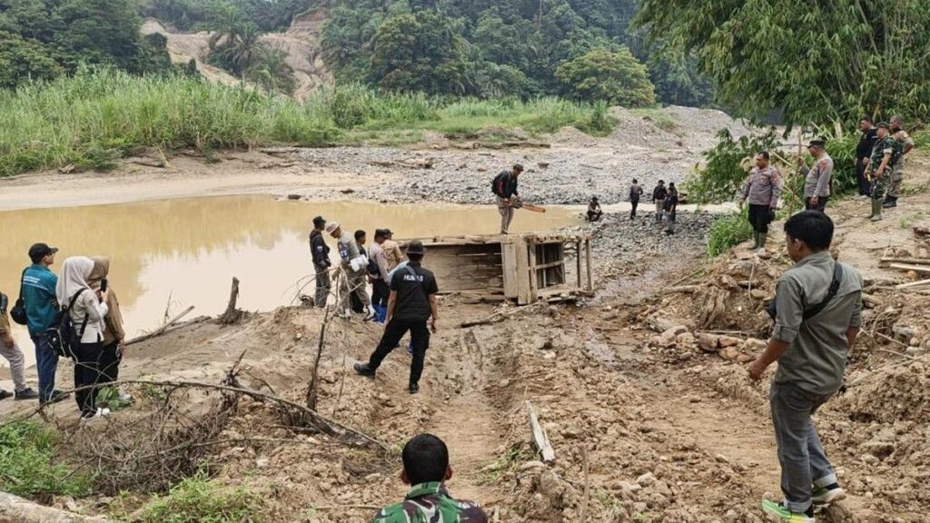 Tim Gabungan Merazia Tambang Emas Ilegal di Geopark Merangin