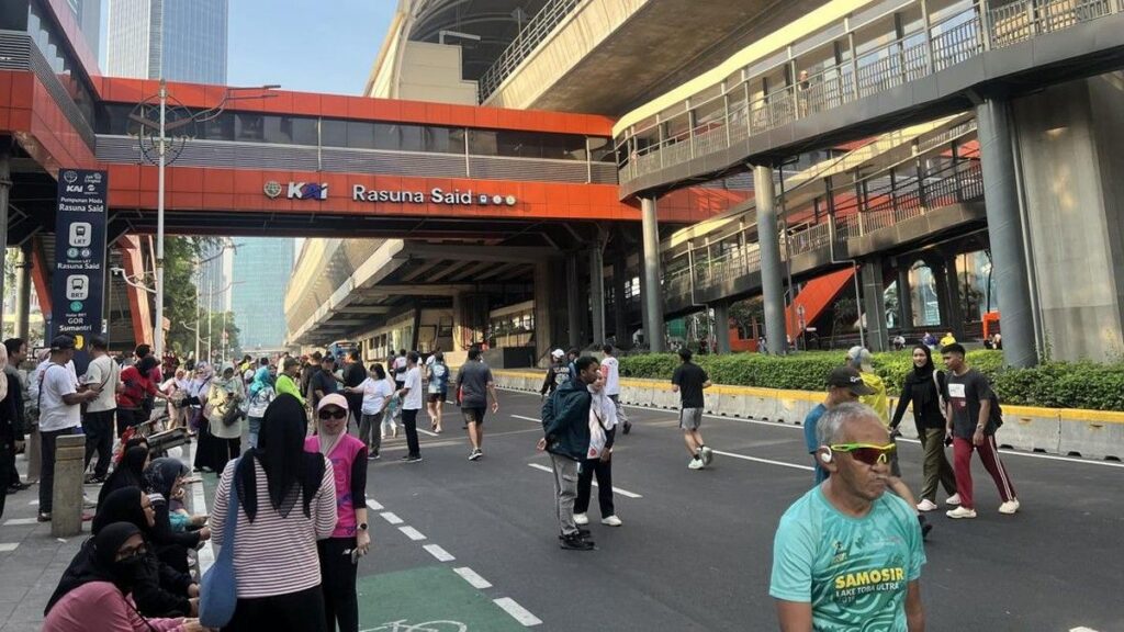 Warga Jakarta Ramaikan Kegiatan HBKB di Jalan Rasuna Said
